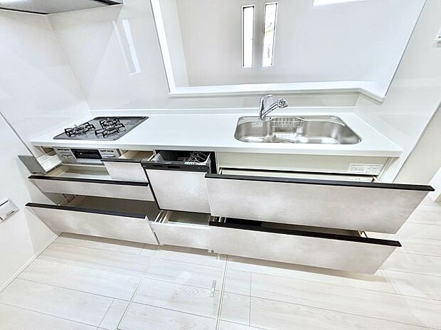 使いやすさを優先したスライド式収納タイプ！