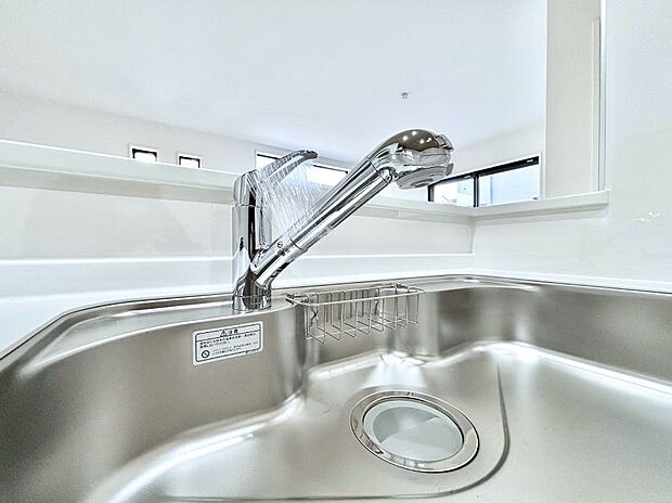 いつでも清潔なおいしいお水を。一つの水栓で水道水と浄水を使い分け。