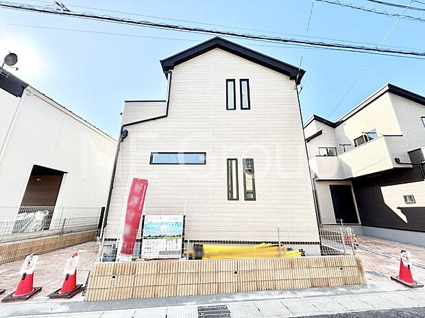 シンプルで落ち着きのある建物は住むかたの個性でオリジナルなものになっていきます。 