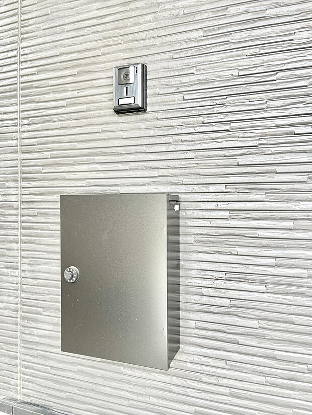 シンプルデザインのポスト。