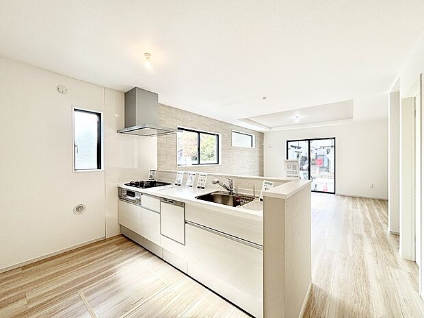 料理をしながらご家族との会話を楽しめる対面カウンターキッチン