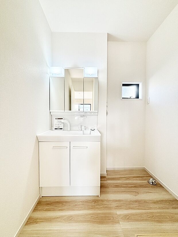 収納力と機能性に優れた洗面化粧台