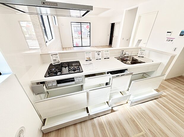 使いやすさを優先したスライド式収納タイプ!