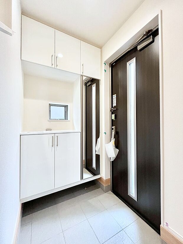 飾り棚を利用して、お越しいただくお客様をおもてなしできます。