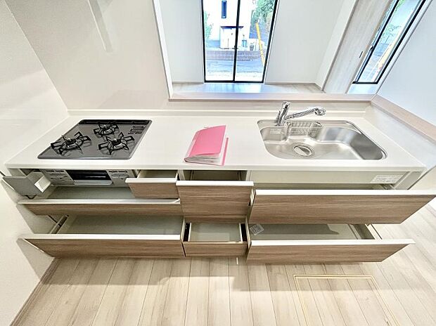 使いやすさを優先したスライド式収納タイプ!