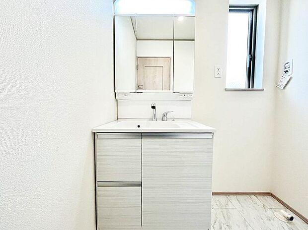 収納力と機能性に優れた洗面化粧台