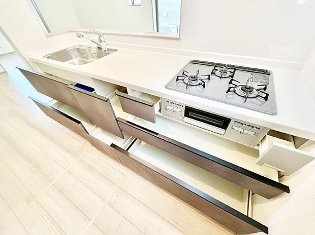 使いやすさを優先したスライド式収納タイプ!