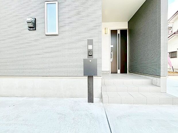 シンプルなデザインのポスト