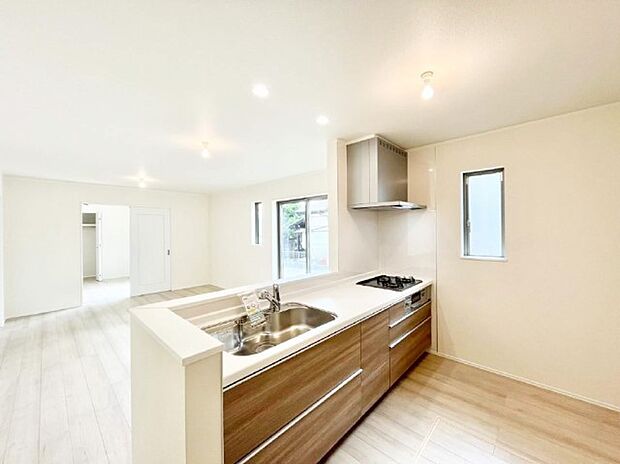 料理をしながらご家族との会話を楽しめる対面カウンターキッチン