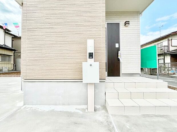 シンプルなデザインのポスト