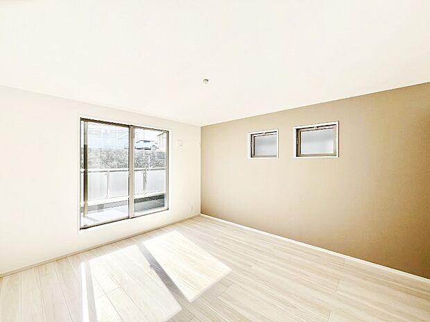 アクセントクロスがオシャレ!プライベート時間も充実しそうな主寝室。