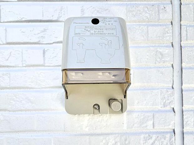 高圧洗浄機やエアーコンプレッサーなどの使用時に便利な外コンセント