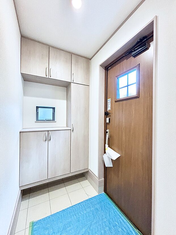 飾り棚を利用して、お越しいただくお客様をおもてなしできます。