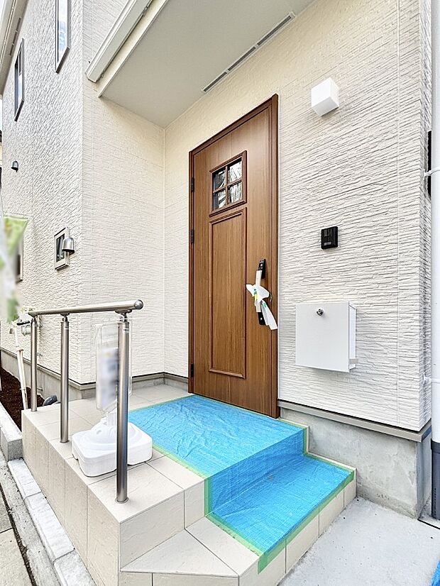 住まいの顔を演出する、玄関ドア。 