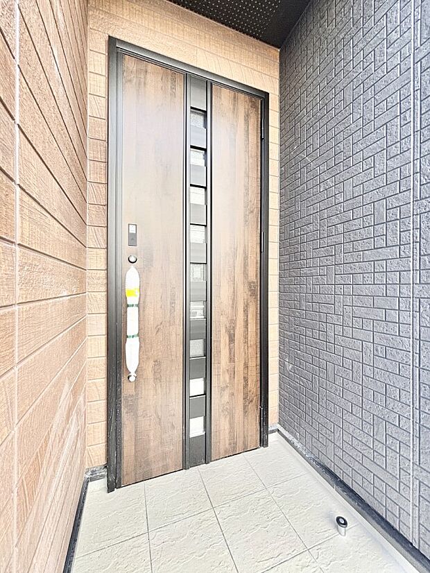 大切な家族、来客を出迎える玄関。