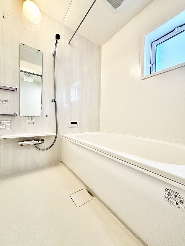 落ち着いた雰囲気でゆっくりお寛ぎいただけるバスルーム