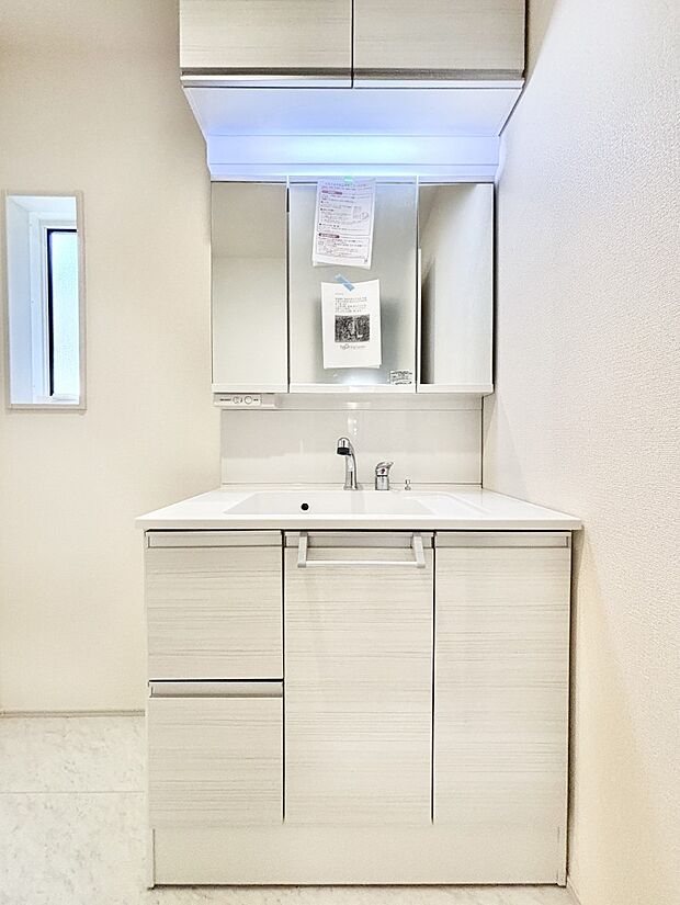 収納力と機能性に優れた洗面化粧台