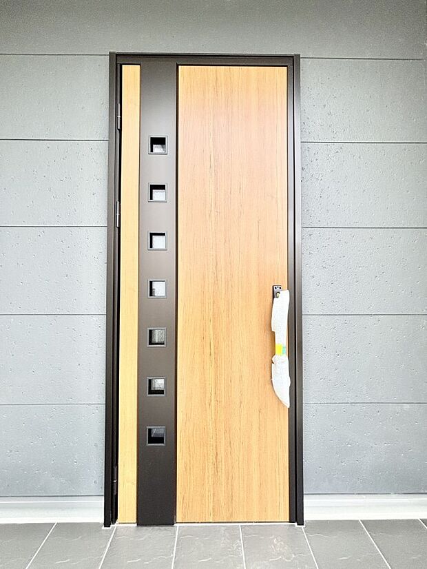住まいの顔を演出する、玄関ドア。