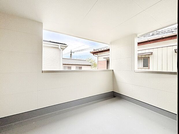 急な雨も安心!奥行たっぷりなバルコニーで毎日のお洗濯もラクラク快適。