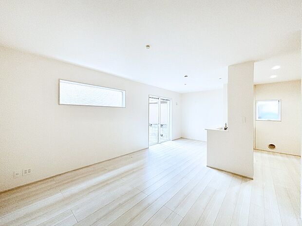 日当たりの良いリビング。お気に入りのグリーンを飾れば更に心地よさがアップ!