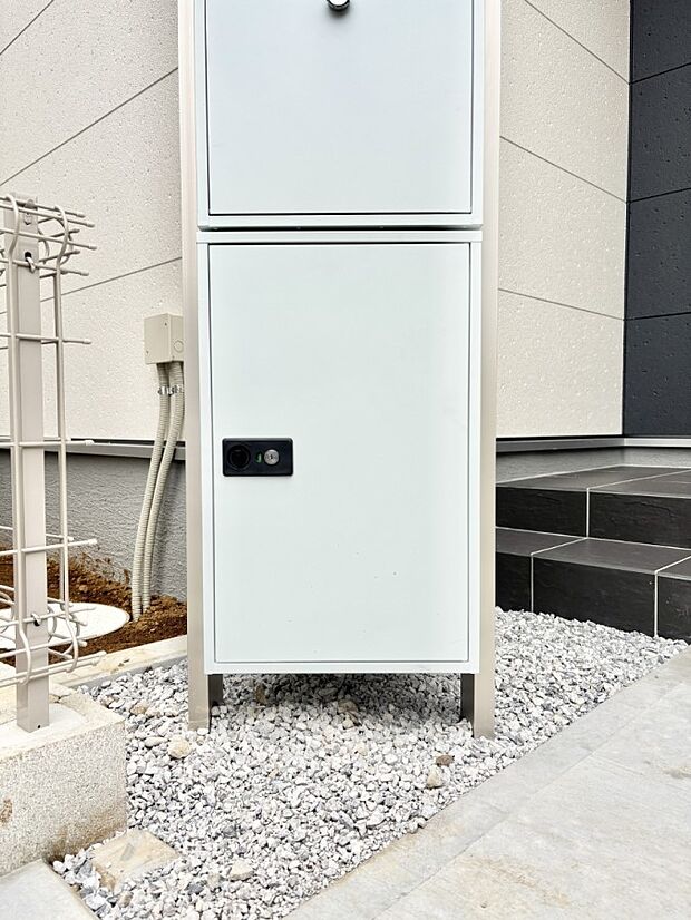 外観「宅配ボックス」時間を気にせず宅配物をいつでも安全に受け取れます。