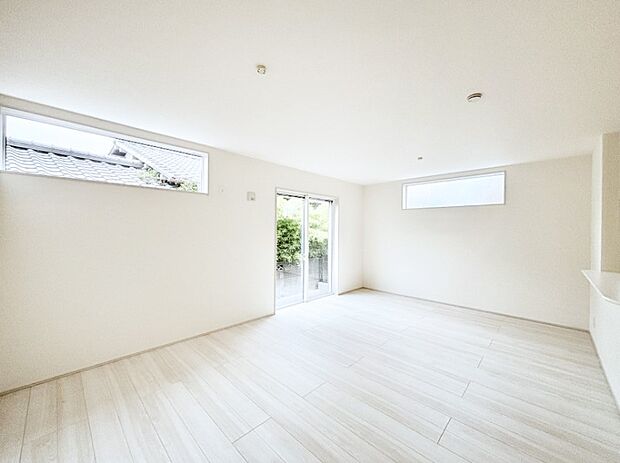 日当たりの良いリビング。お気に入りのグリーンを飾れば更に心地よさがアップ!