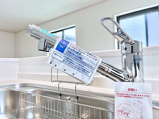 いつでも清潔なおいしいお水を。一つの水栓で水道水と浄水を使い分け。