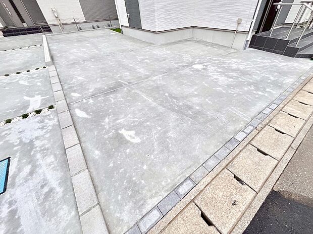 駐車2台可能!急なお客様の駐車に。また、ご家族の自転車スペースとしても大活躍。