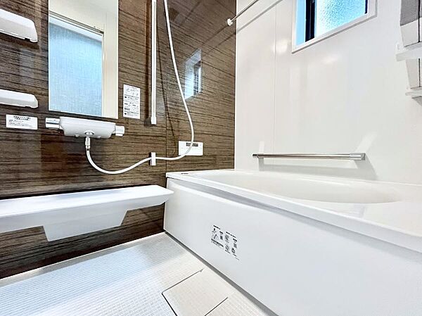 落ち着いた雰囲気でゆっくりお寛ぎいただけるバスルーム