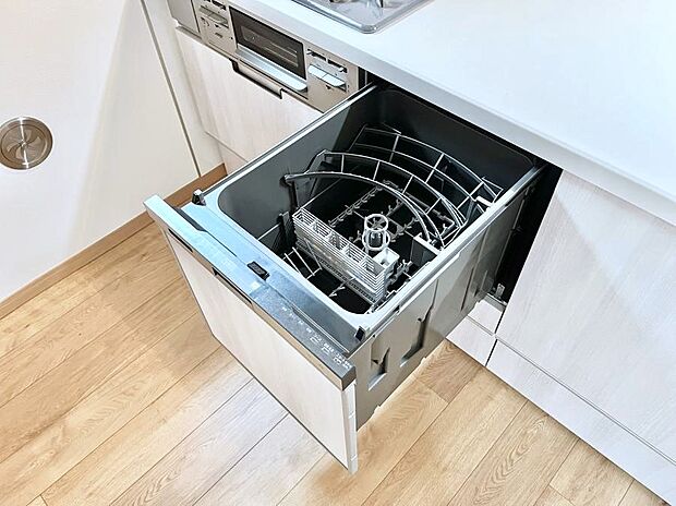 面倒なお片づけは食洗機にお任せ！家事の負担が減って、時間にも気持ちにもゆとりができます。