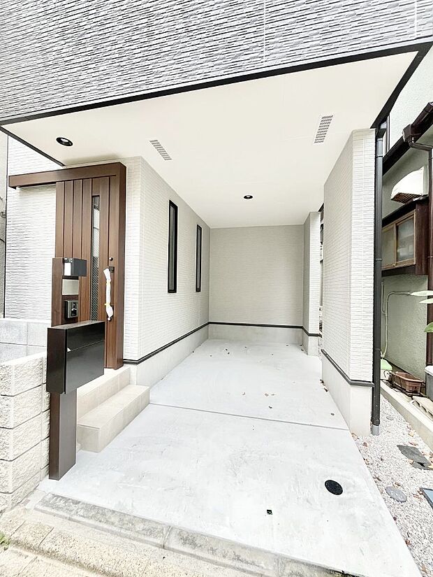 ビルトインタイプは大切なお車を傷や汚れから守ることができます。