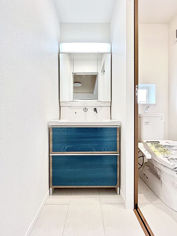 2階にセカンド洗面台を設けました。こまめに手洗いが可能です。