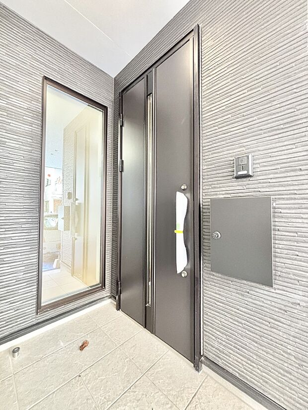 大切な家族、来客を出迎える玄関。