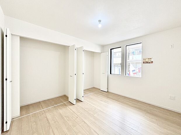 使いやすい形でベットや家具の置き方にも困ることもありません。