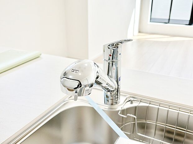 いつでも清潔なおいしいお水を。一つの水栓で水道水と浄水を使い分け。