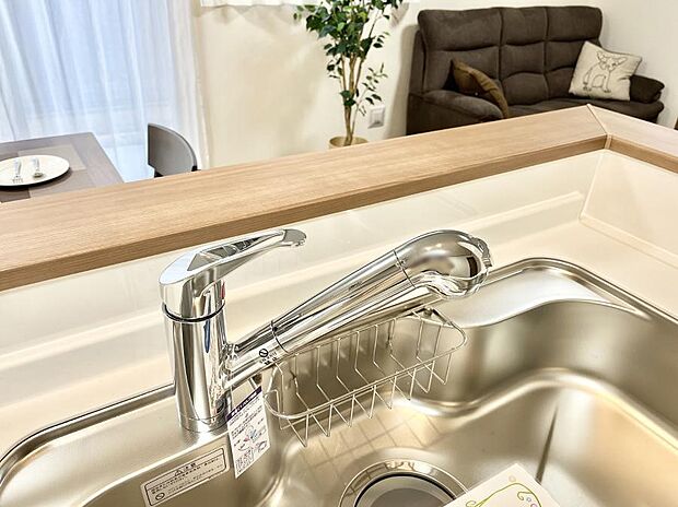 いつでも清潔なおいしいお水を。一つの水栓で水道水と浄水を使い分け。