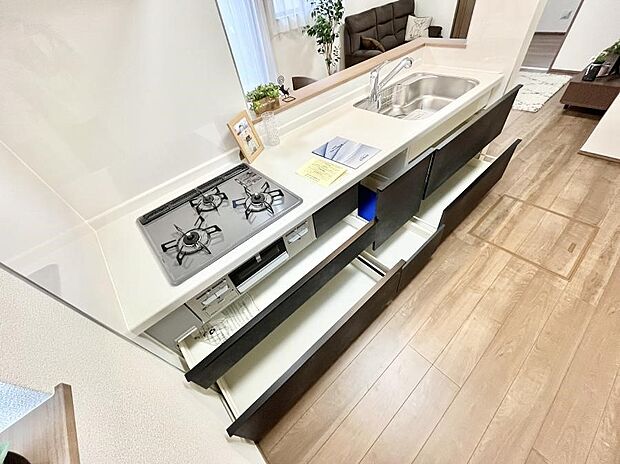 使いやすさを優先したスライド式収納タイプ！