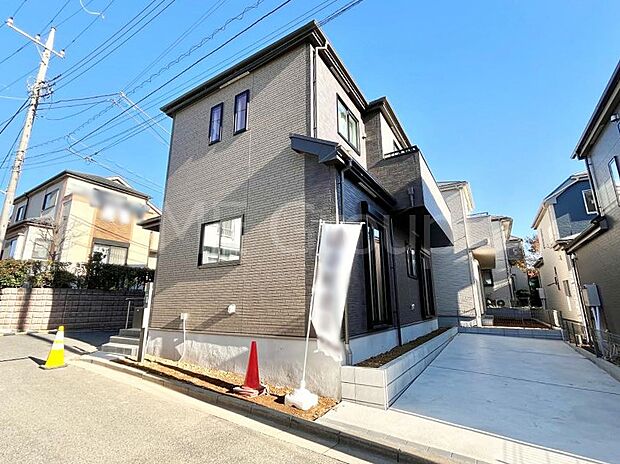 たっぷりの陽光と開放感に包まれる明るい住まい  