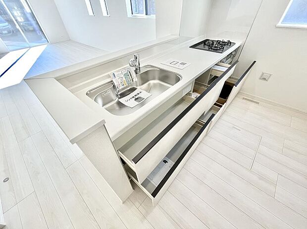 使いやすさを優先したスライド式収納タイプ!