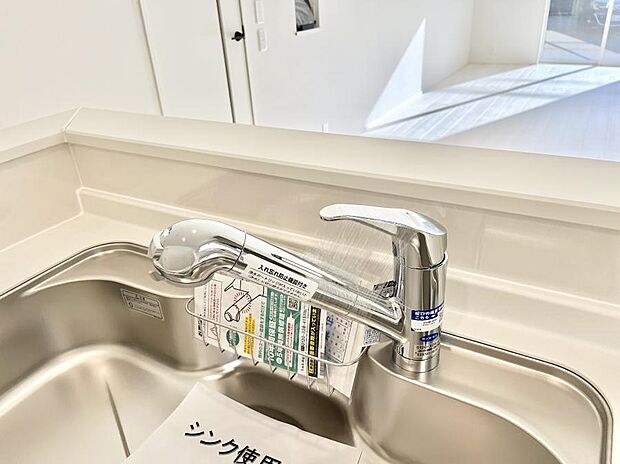 いつでも清潔なおいしいお水を。一つの水栓で水道水と浄水を使い分け。