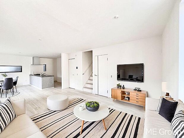 落ち着いた雰囲気のLDKは家族みんなの快適空間※家具はCGです