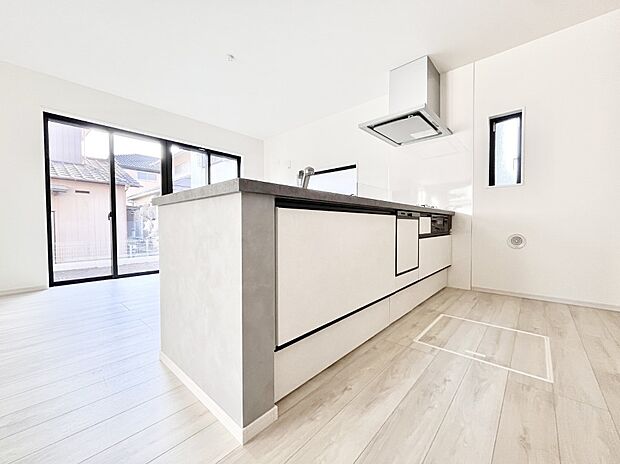 料理をしながらご家族との会話を楽しめる対面カウンターキッチン