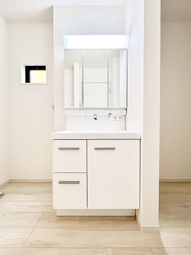 収納力と機能性に優れた洗面化粧台