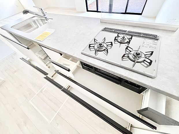 使いやすさを優先したスライド式収納タイプ！