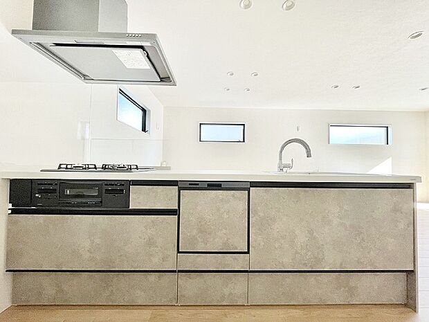 広々とした使い勝手の良いキッチンで日々のお料理も楽しくなりそう