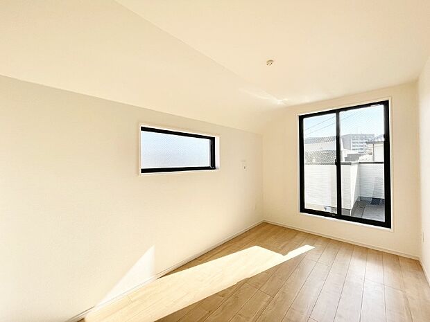 2面採光なので、明るく風通しも良く心地良い生活が送れます。