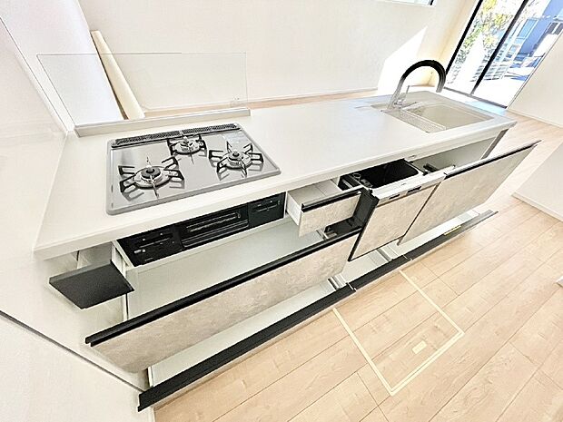 使いやすさを優先したスライド式収納タイプ！