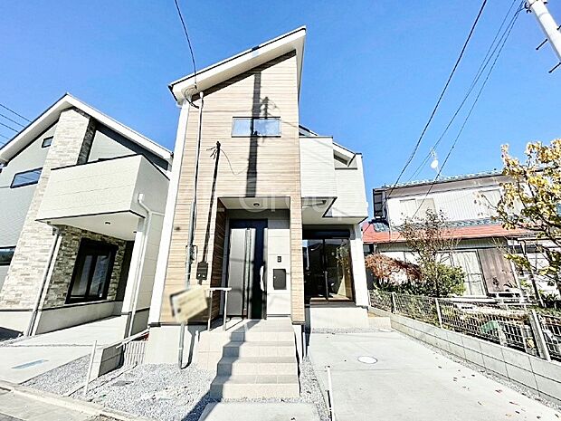 洗練された外観、上質な住空間が広がる室内は永く安心して過ごせる住居です。