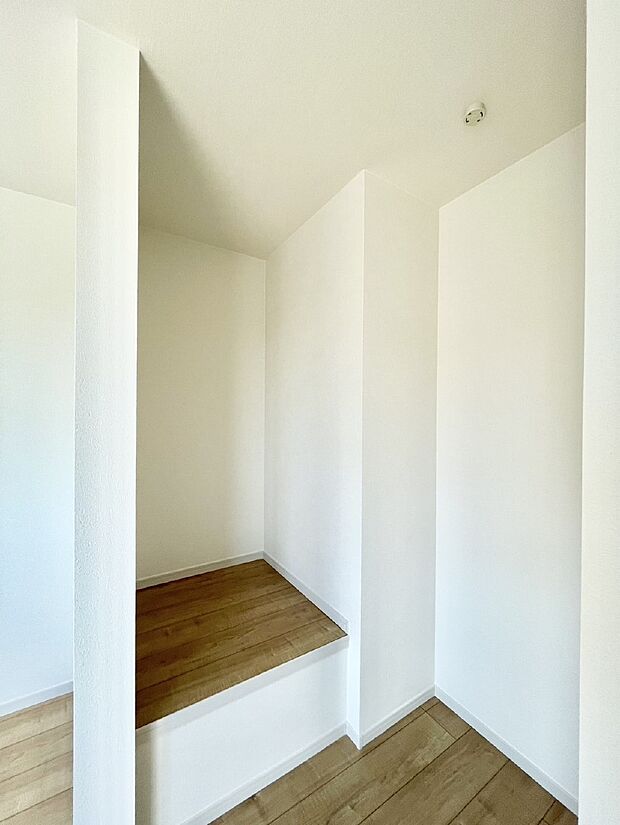 ウォークインクローゼットの活用で生活空間スッキリ