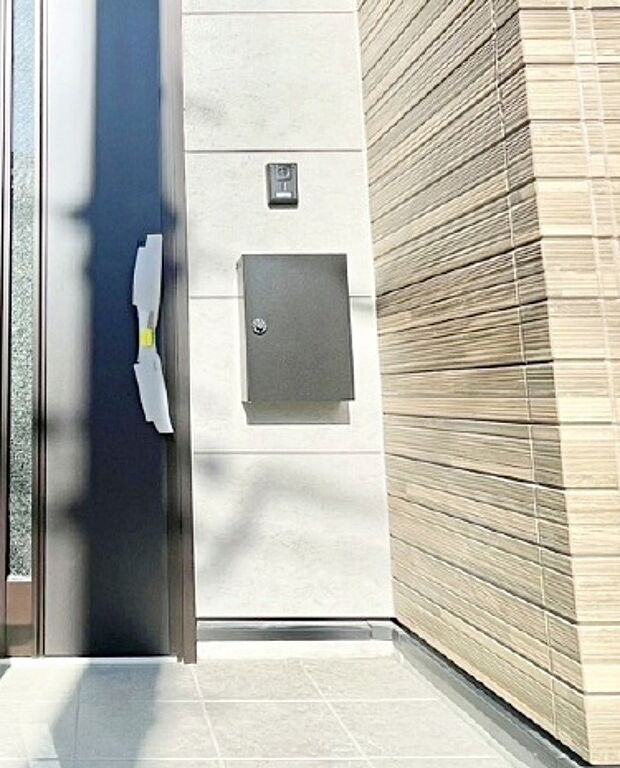 シンプルデザインのポスト。